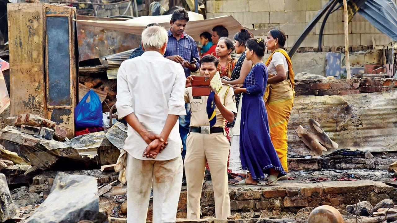 1,030 houses damaged in Malad fire: Collector’s office