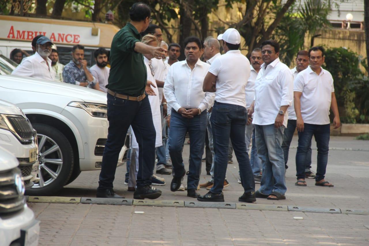 Johnny Lever arrives at Kaushik's residence
