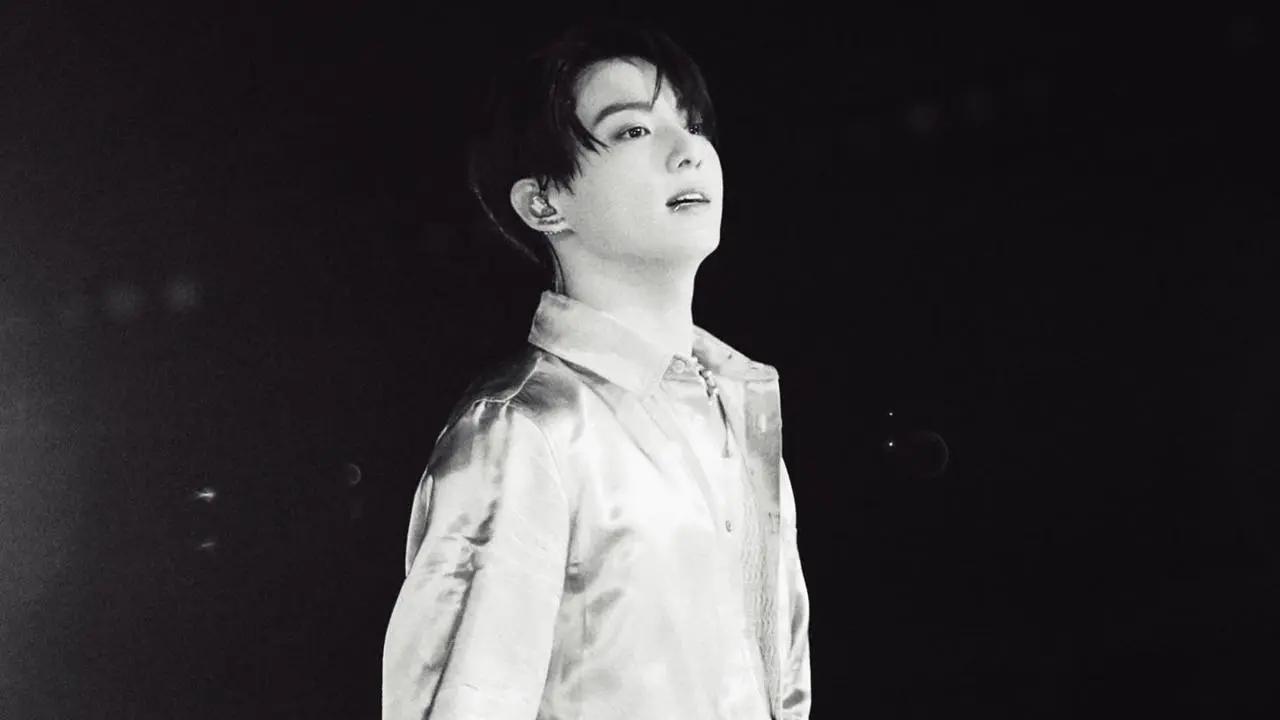 On Tuesday, Jungkook surprised fans with a Weverse Live, where he discussed his dog Bam’s health, and sang some songs for fans. BTS members Jimin and J-Hope made their appearance in the comments.