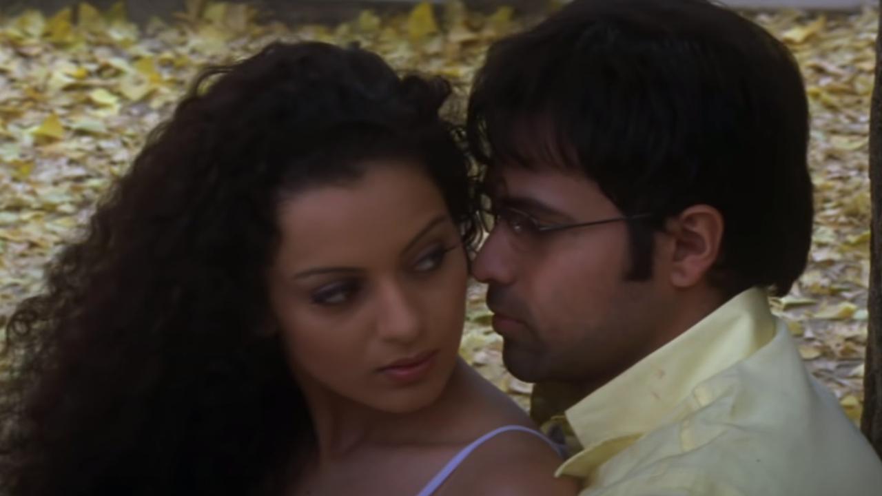 Gangster - Kangana Ranaut entered the film industry with the film 'Gangster'. Released in 2006, Anurag Basu's directorial revolved around the relationship between a bar dancer, played by Kangana Ranaut, and a gangster (Shiny Ahuja). Emraan Hashmi was also a part of the crime drama.
 