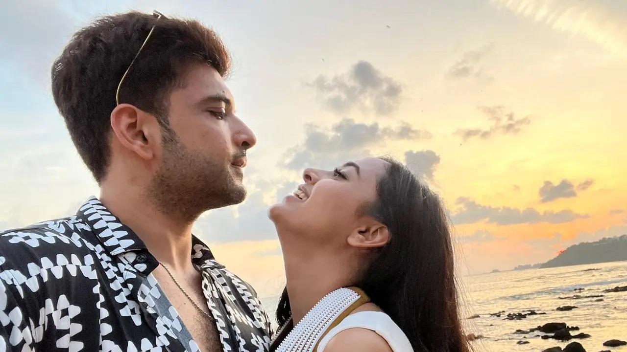 Bigg Boss 15 star Karan Kundrra recentely took to his Twitter feed and dropped a tweet with a small poem as a cryptic note. The tweet is said to be an indirect jab at the 'Naagin 6' star Tejasswi Prakash who was seen in the 'Bigg Boss' house with Karan Kundrra. Read full story here