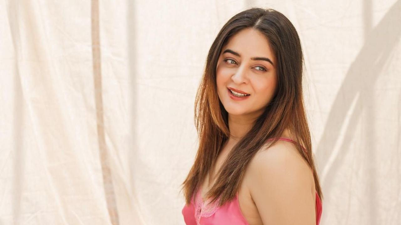 Mahhi Vij tests COVID-positive; says being away from kids is 'heartbreaking'