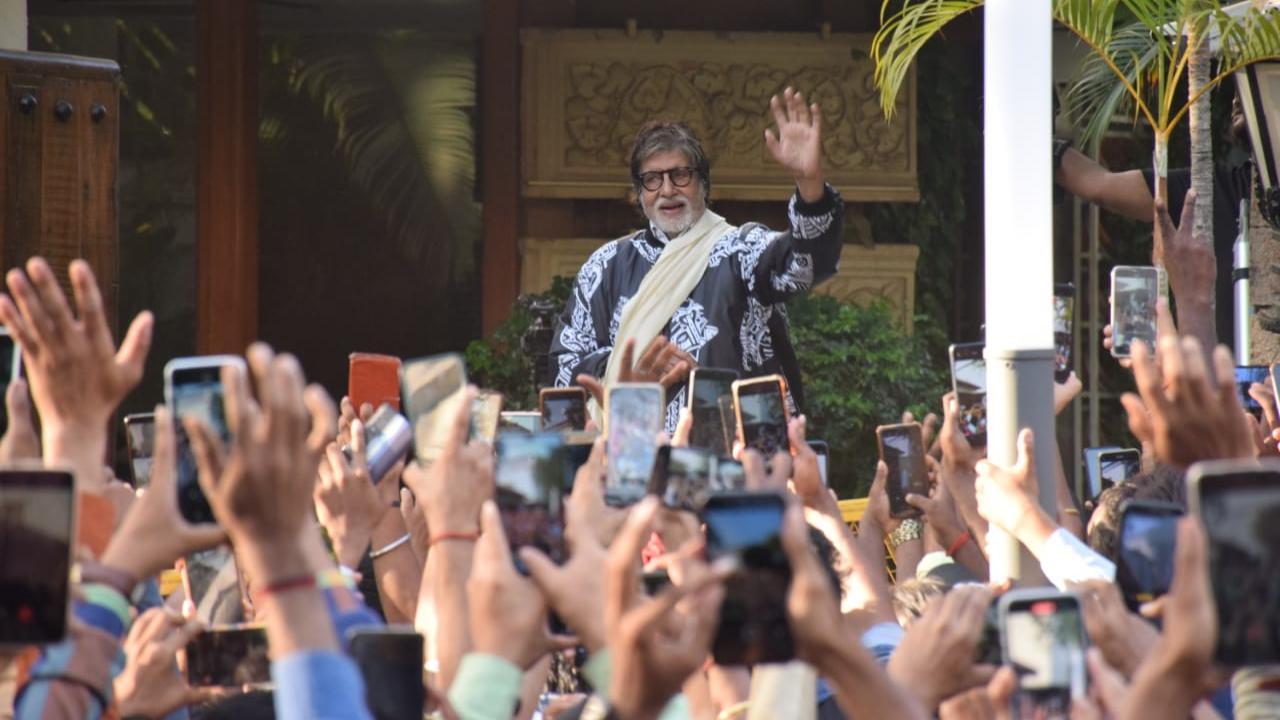 IN PHOTOS: Amitabh Bachchan greets fans outside Jalsa first time after injury