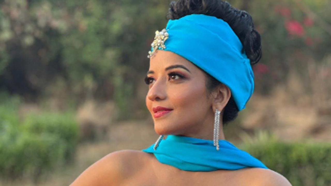 Monalisa's retro makeover steals the show in Ekta Kapoor's upcoming TV series 'Bekaboo'