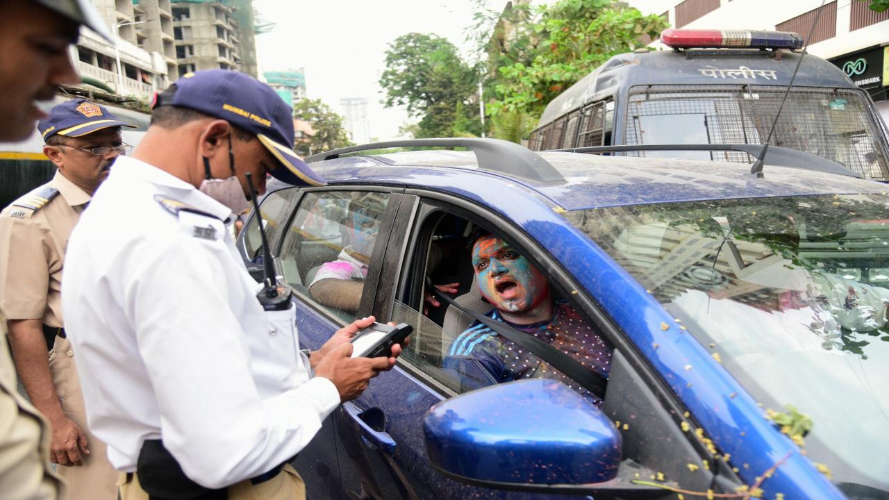 IN PHOTOS: Nakabandi in Mumbai to curb drunken driving on the eve of Holi