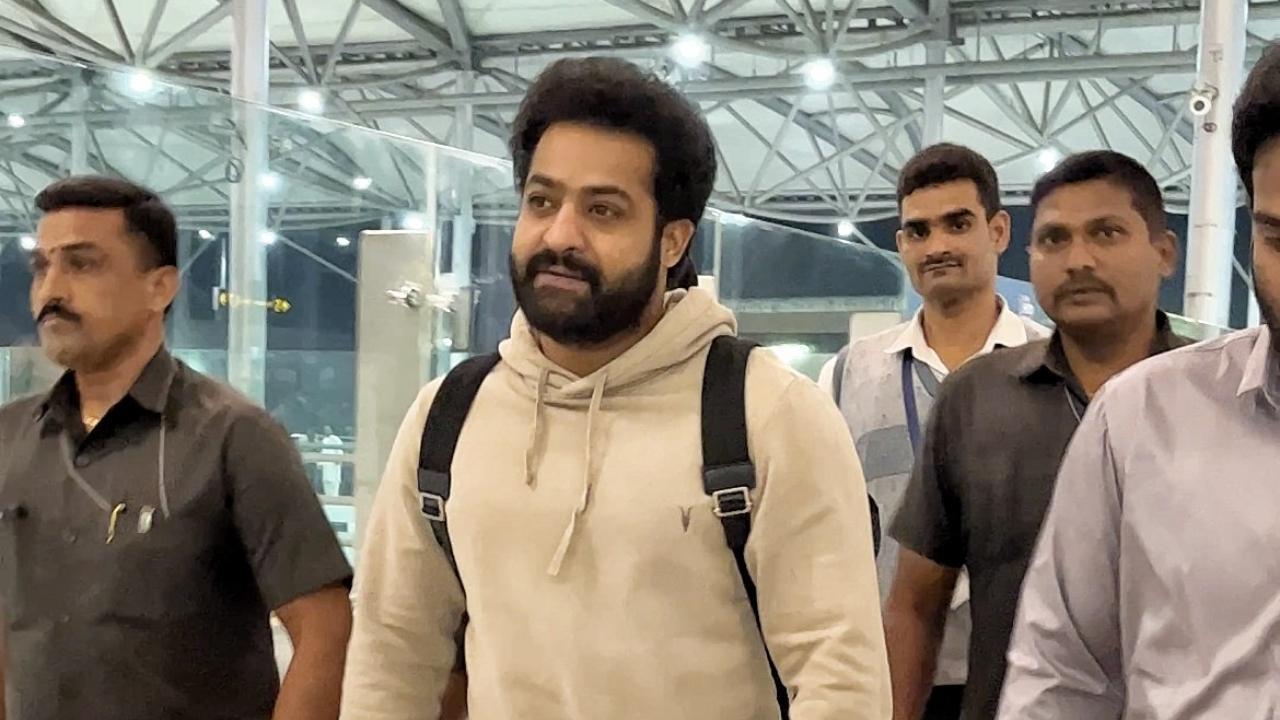 Ahead of Oscars 2023,  Jr NTR leaves for US, actor greet fans at Hyderabad airport