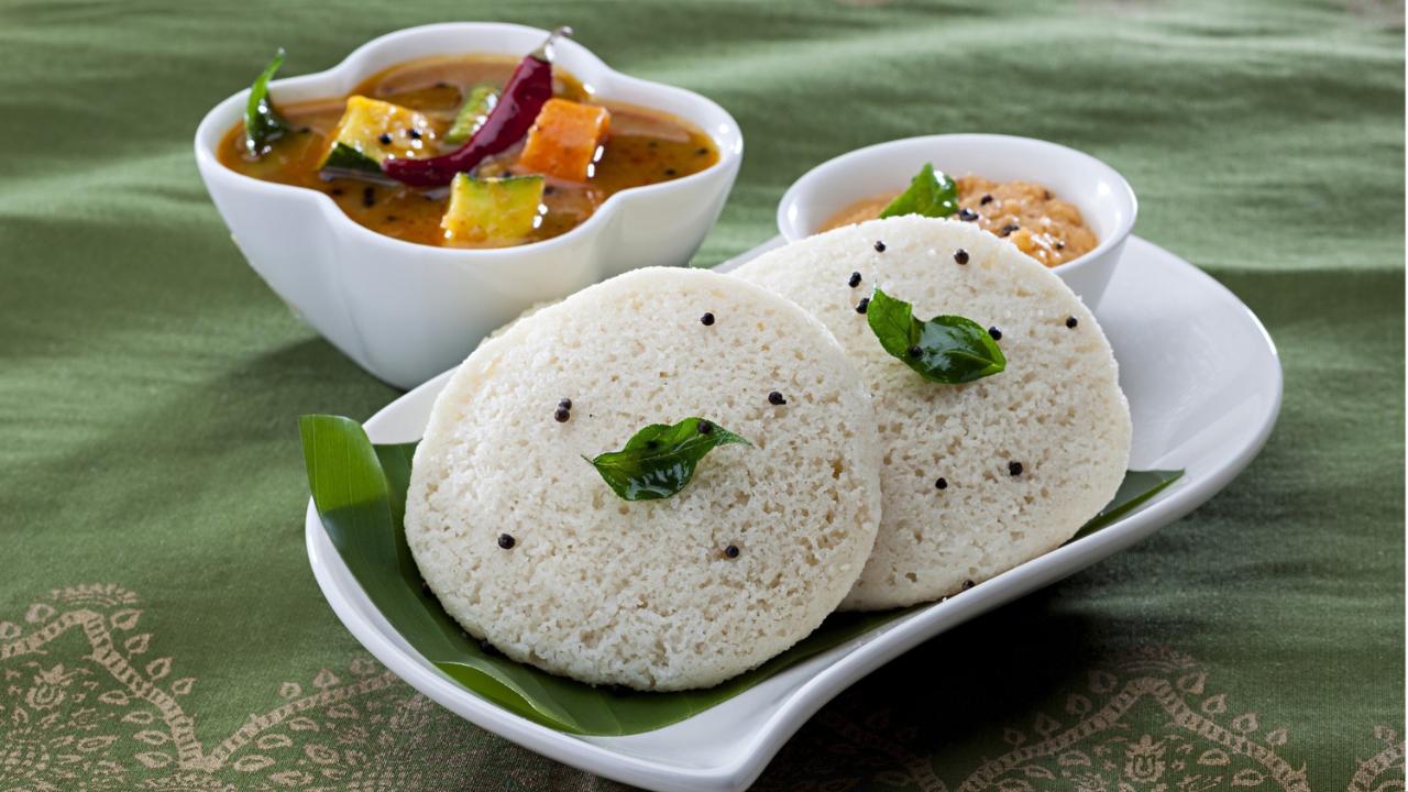 With more people eating oats with each passing day, Chef Ruffy Shaikh from ITC Grand Central says one can easily make idlis out of oats. The popular South Indian dish is not only easy to make but is also packed with proteins and low on calories. Photo Courtesy: ITC Grand Central