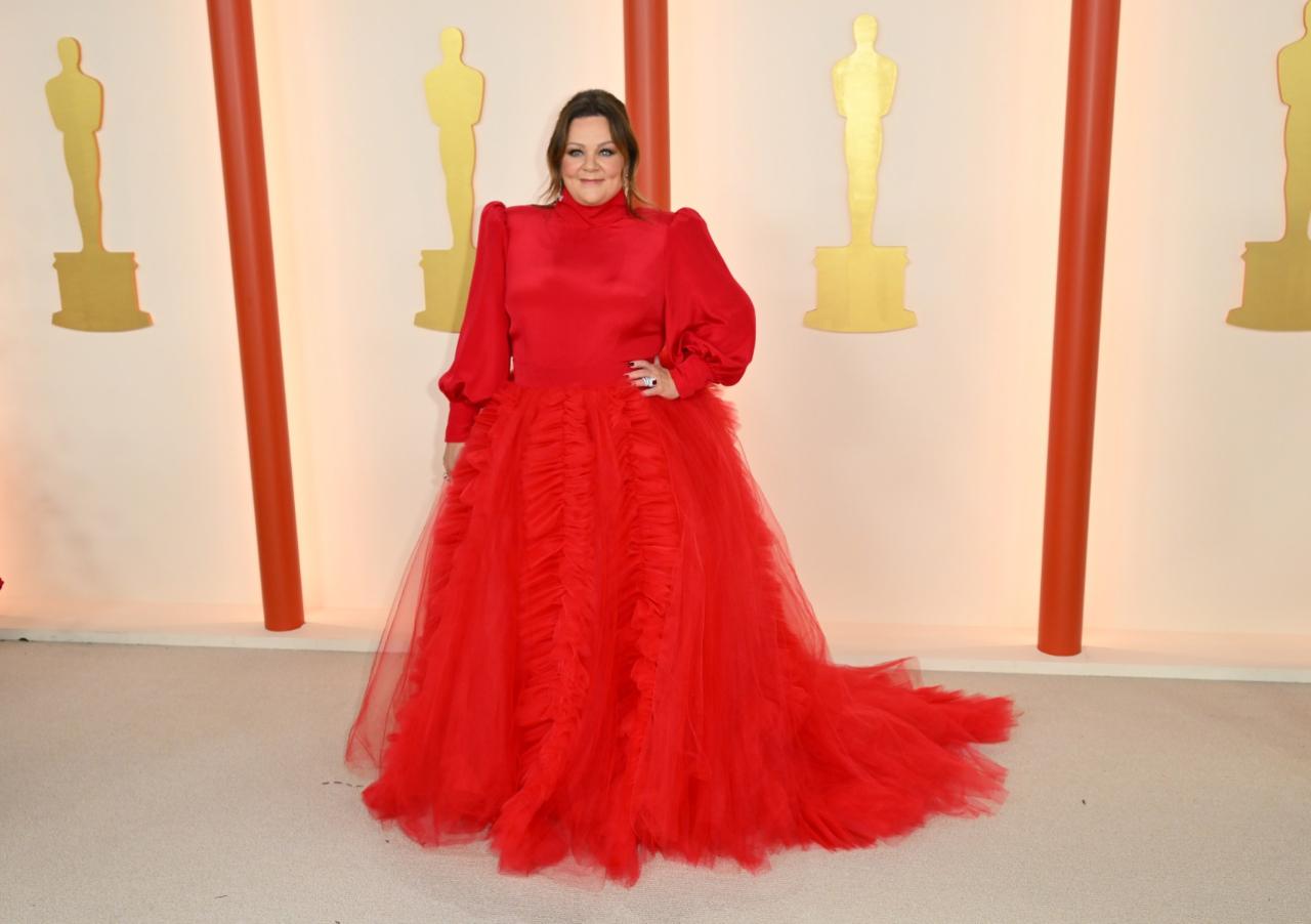 Melissa McCarthy made an appearance in a bright red gown