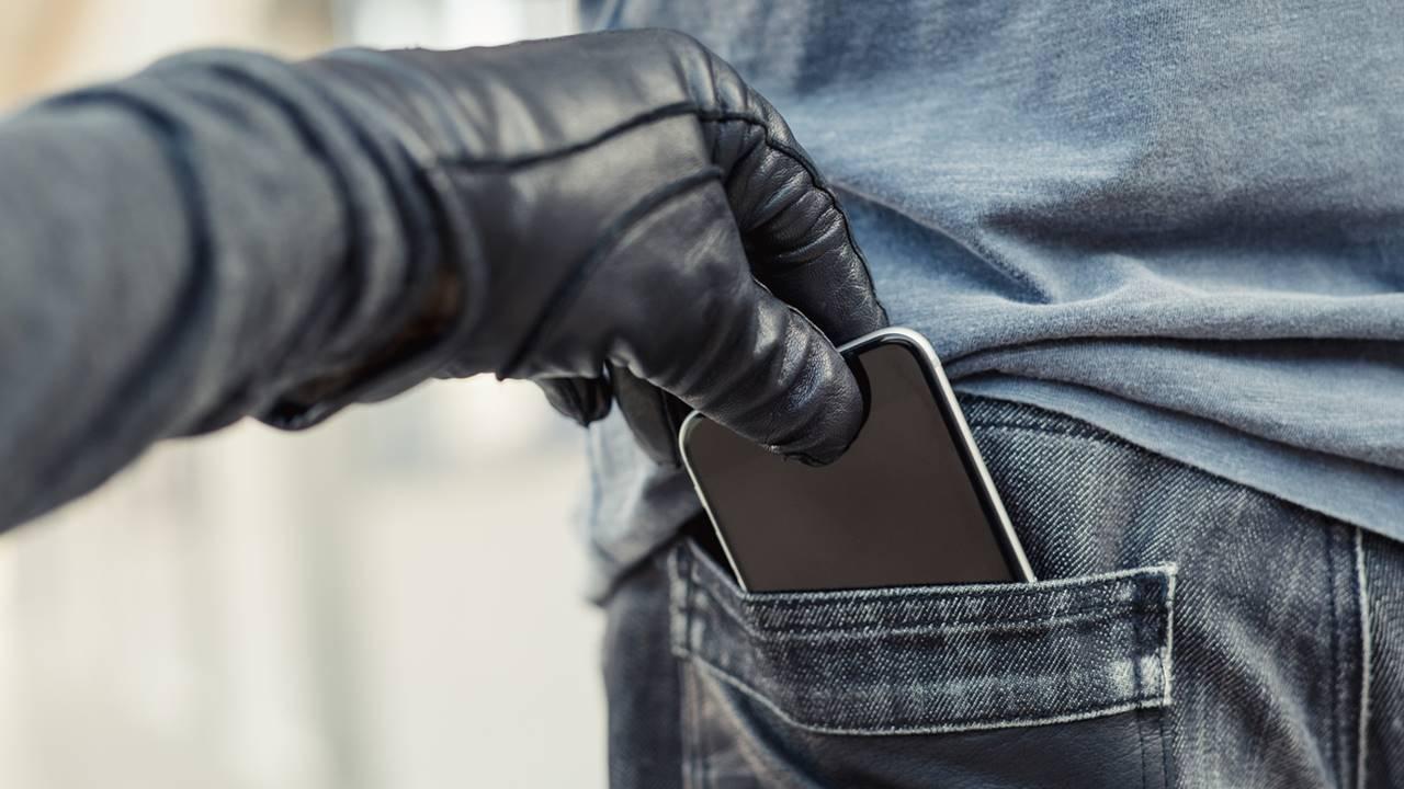 Thane police recovers 98 stolen or lost mobile phones