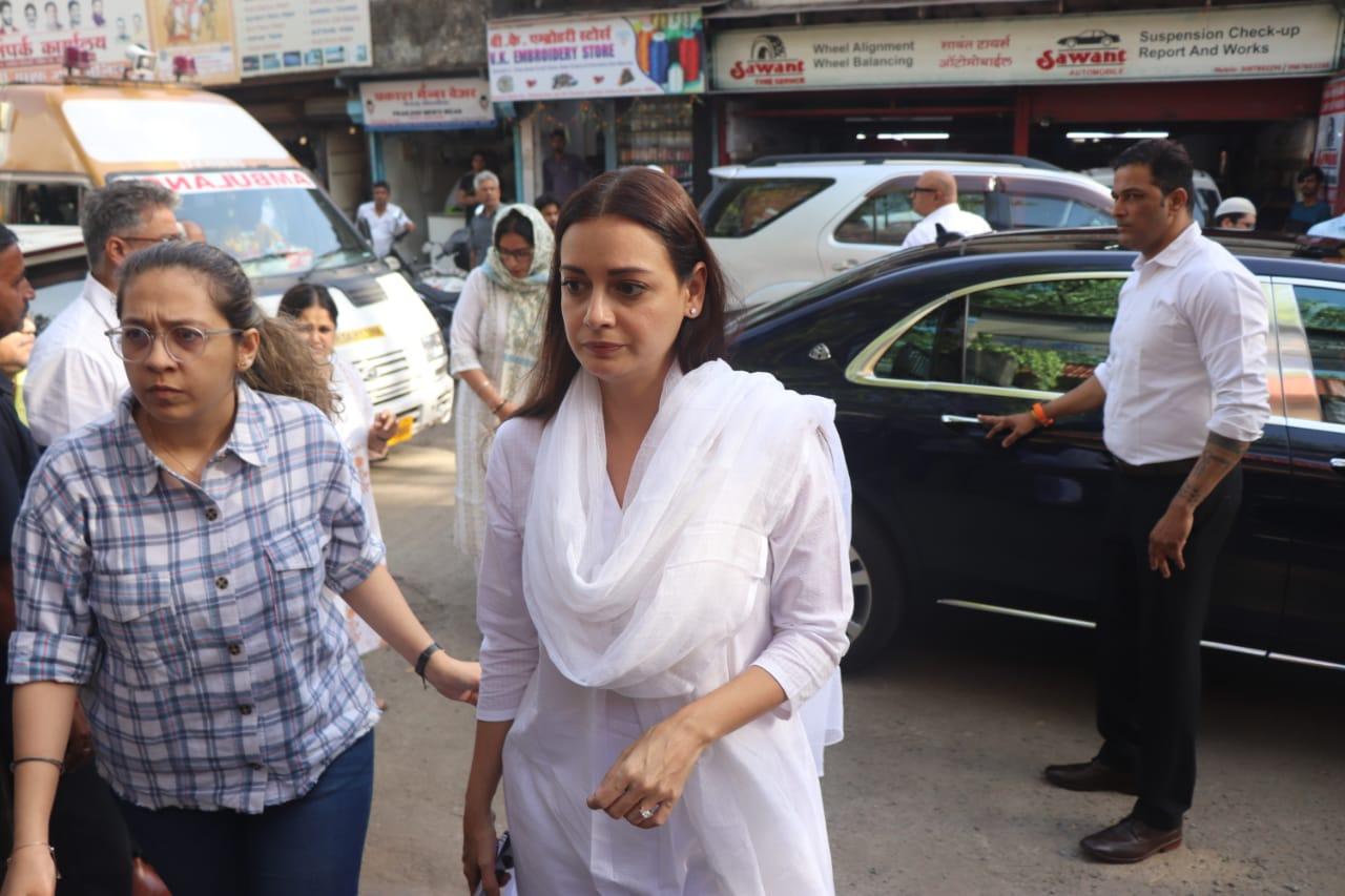 Actor Dia Mirza who was part of Sarkar's film 'Parineeta' was also present for the last rites. (Pic/Anurag Ahire)