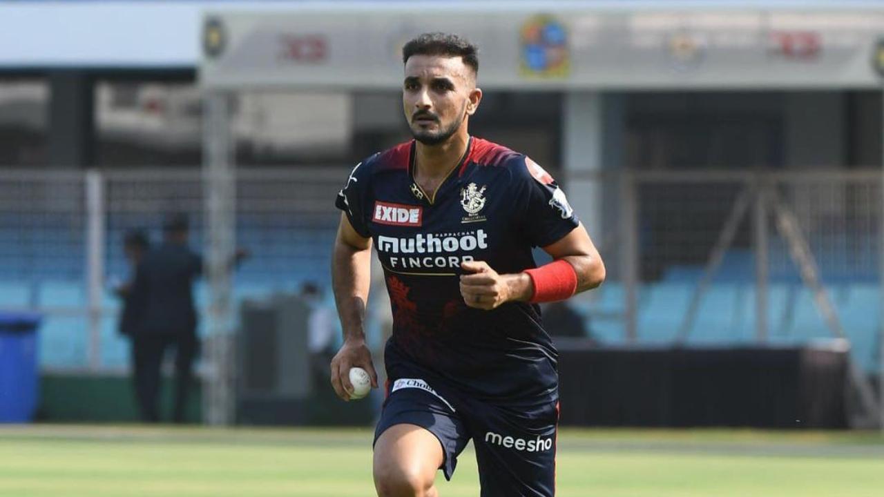 Royal Challengers Bangalore's Harshal Patel equalled DJ BRavo's record as he picked up 32 wickets in 15 matches in IPL 2021, winning the Purple Cap with a four-wicket and five-wicket haul each to his name. 
Matches    Overs    Runs    Wickets
15               56.2       459      32