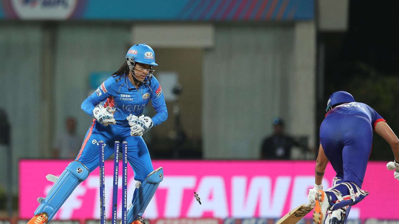 Lanning struck four boundaries and one six during her unbeaten knock, while her opening partner Verma hit six fours and one six. One-down Capsey then hoisted five sixes and one four during her blitzkrieg to take Delhi to 110 for one in nine overs. Already in the play-offs before Monday's match, Delhi and Mumbai now have 10 points from seven matches each. But Delhi are ahead on net run rate -- plus 1.978 as against plus 1.725 of Mumbai.