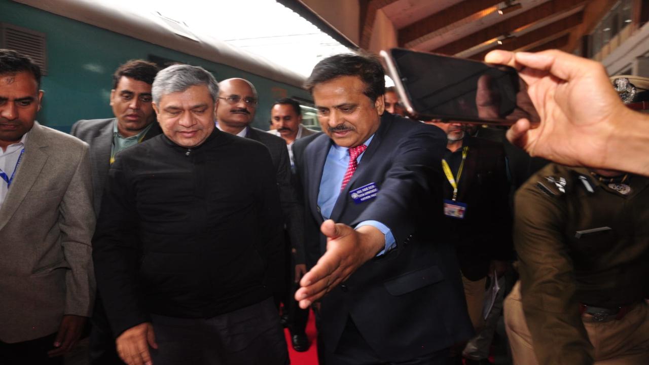 Kashmir to get specially designed Vande Bharat Express, says Union Railways minister