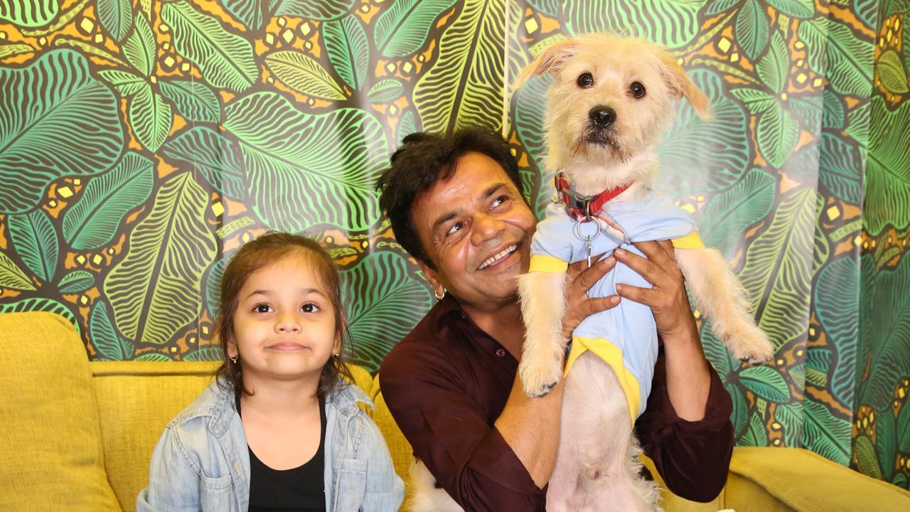 Rajpal Yadav with daughter Rehanshi and Buddy