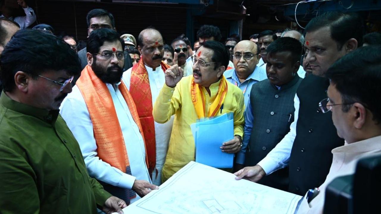 After his visit to the Mumbadevi Temple, CM Shinde said that the temple complex will be redeveloped on the lines of Sree Kashi Vishwanath Temple