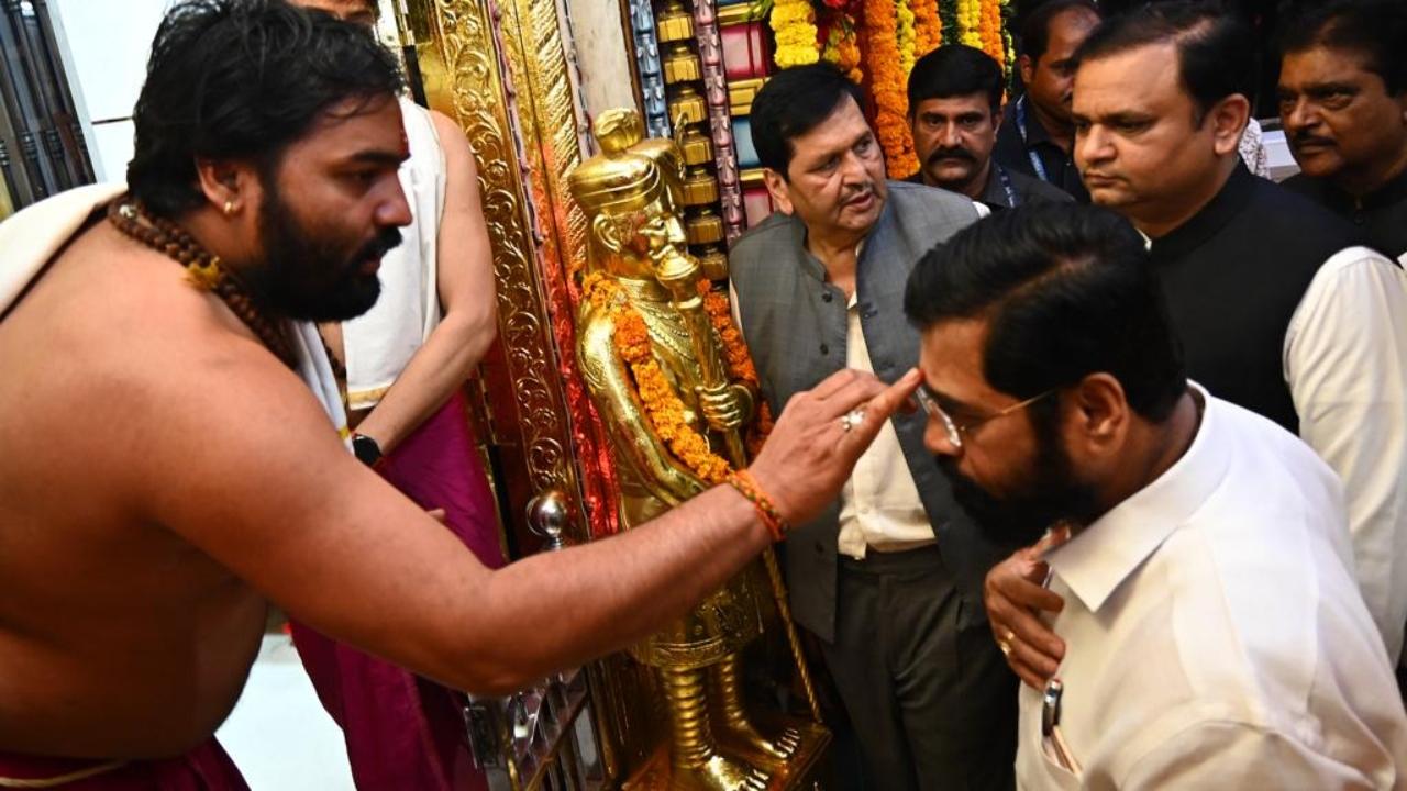 CM Shinde said, many devotees visit Mumbadevi temple. Mumbaikars are demanding that development should be done on the lines of Shree Kashi Vishwanath Temple and Mahakal Temple Corridor in Ujjain