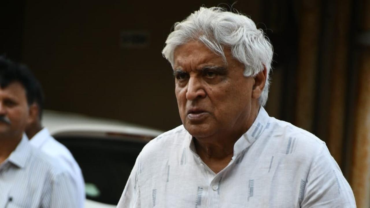 Kaushik attended a Holi bash thrown by Javed Akhtar and wife Shabana Azmi at their Mumbai residence just a day before his death. Javed Akhtar took to Twitter to post an emotional note, 