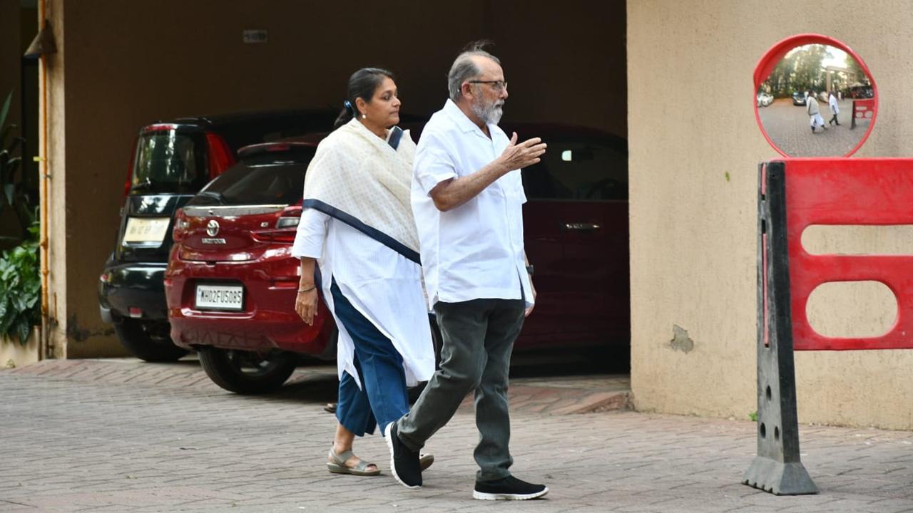 Veteran actor couple Pankaj Kapur and wife Supriya Pathak were spotted walking in together to pay their respects to their friend and colleague.
