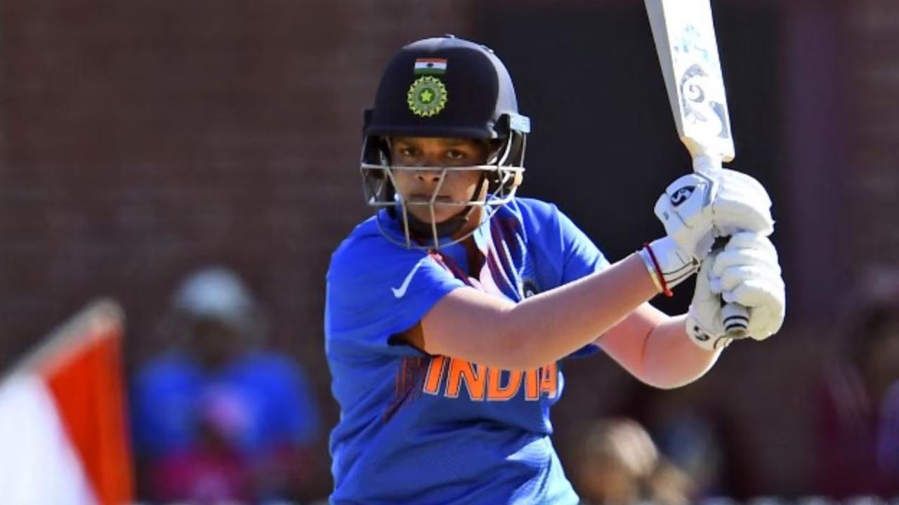 Even at a tender age, youngster Shafali Verma has been a distinguished batswoman for India in the middle order. Thanks to her ability to thwart pressure and stamp her own authority, Shafali was bought by Delhi Capitals for a mammoth Rs. 1 crore last year. Her primary job up the top order in the Delhi squad will be to dismantle opposition bowlers. 