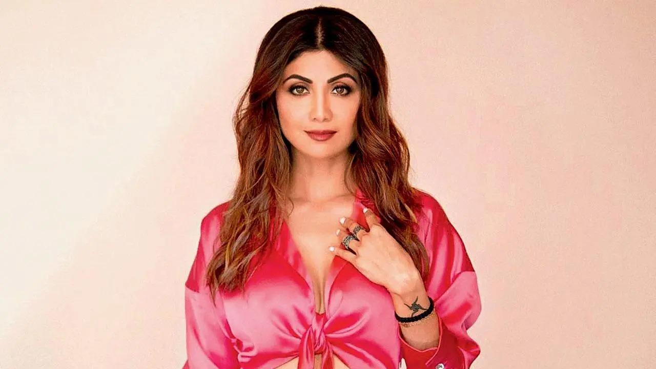 Shilpa Shetty Kundra felicitated the female officers of Nirbhaya Squad that is working relentlessly for women’s safety. This event was held by the Mumbai Police on the occasion of  Women’s Day. “The fearless cops of the Nirbhaya Squad work relentlessly round the clock to ensure the city sleeps safely. I feel honoured to felicitate their dedication,” said Kundra Read Full Story Here