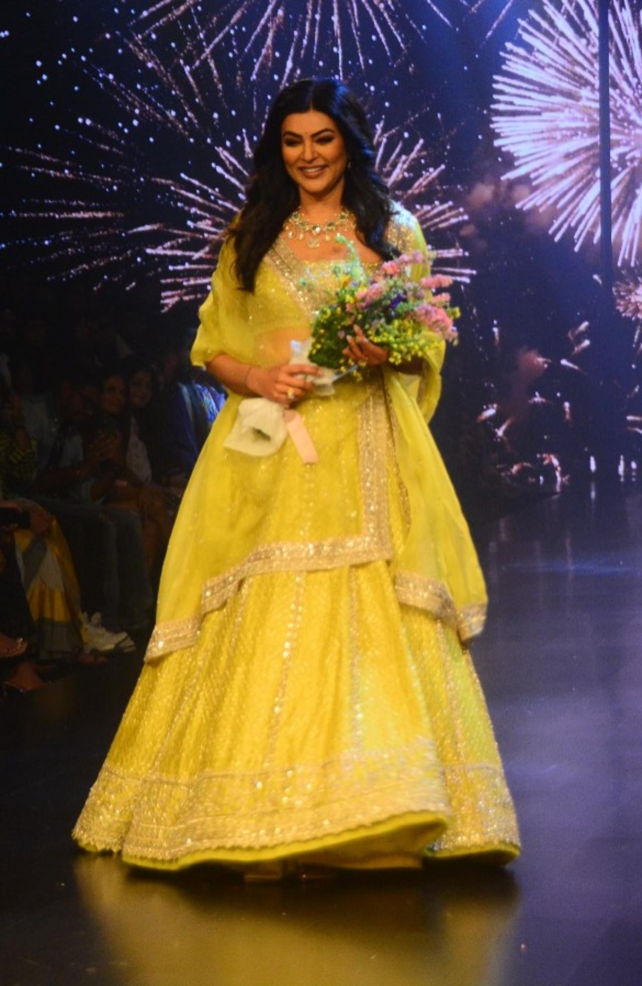 She walked carrying a flower bouquet and handed it over to the paparazzi who were stationed at the end point of the ramp