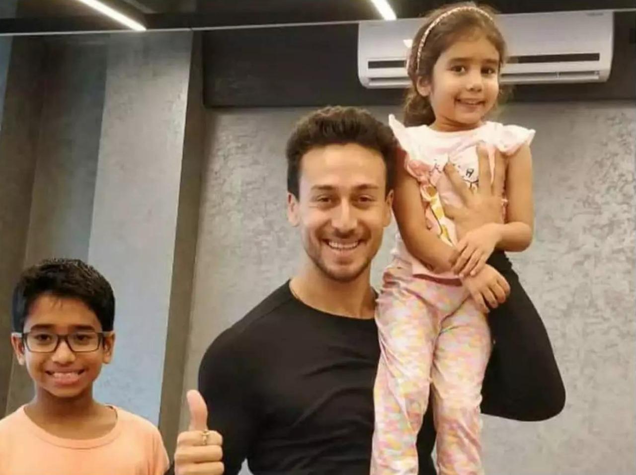 When a bunch of young children, another audience that Tiger is a huge hit with, came to meet him and click pictures, the actor lifted them up on his shoulders and played with them
