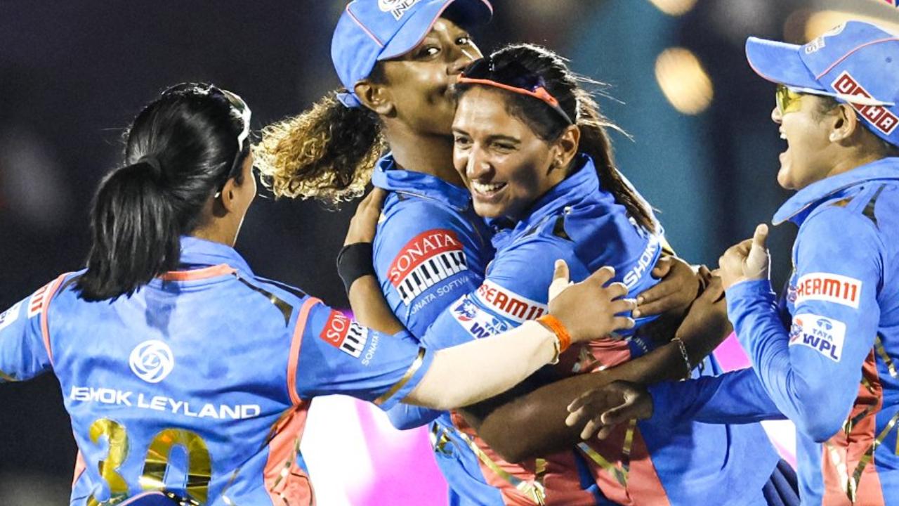 Harmanpreet (37 from 39 balls, 5x4s) and Sciver-Brunt joined forces when MI were precariously placed at 23 for 2 in the fourth over, and combined their batting prowess to soak the pressure and add 72 runs for the third wicket. MI needed 45 runs from the last five overs though they had eight wickets in hand then. Sciver-Brunt was 28 off 38 balls at that stage but she struck a flurry of boundaries to help her side cross the line.