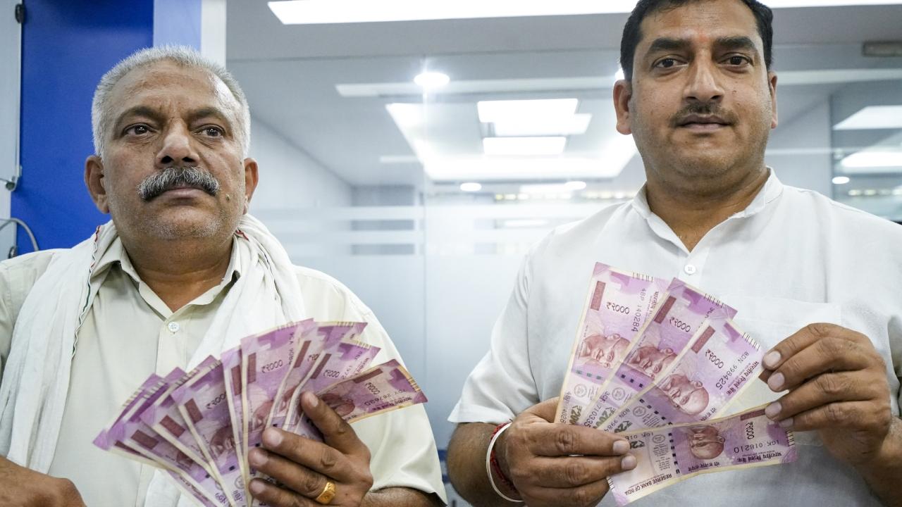 The exchange of Rs 2000 bank notes into notes of other denominations can be made upto a limit of Rs 20,000 at a time at any bank