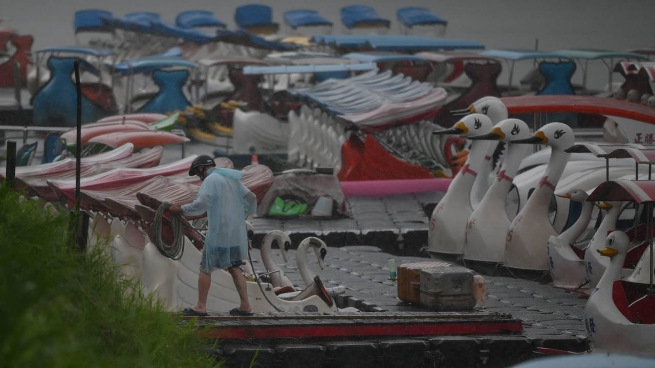In Photos: Typhoon Mawar lashes eastern coast of Taiwan