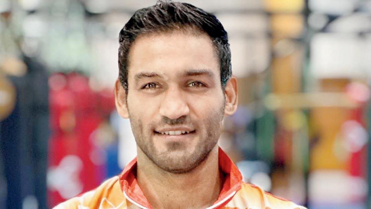 Ashish storms into pre-quarters