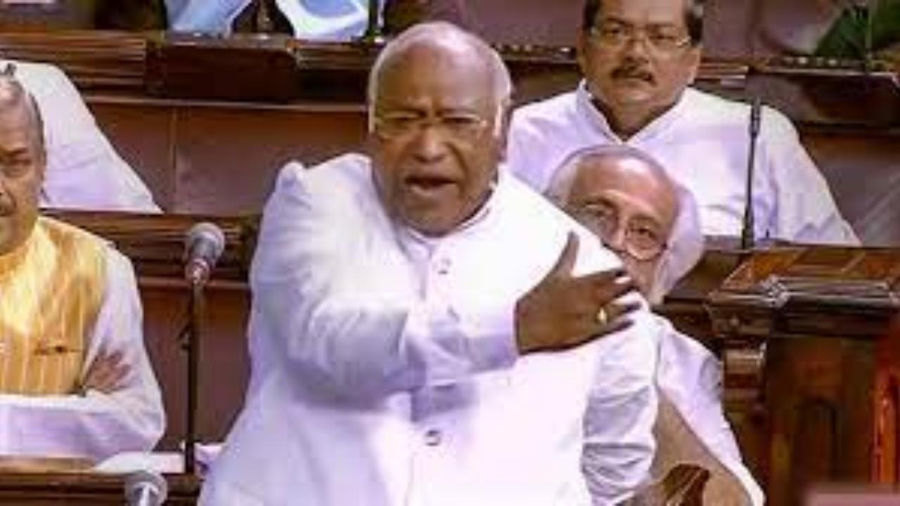 Rahul Gandhi meets Congress chief Mallikarjun Kharge, discusses govt formation in Karnataka
