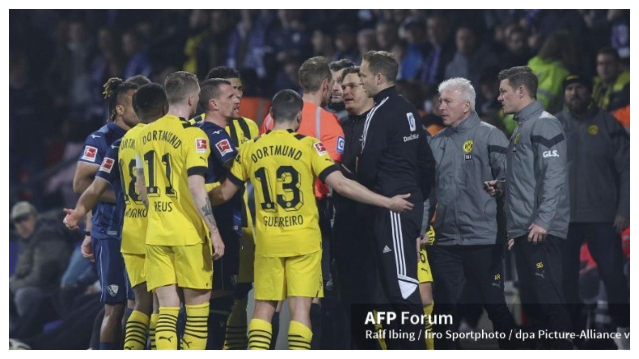 Refereeing error casts pall over Bundesliga race, no help from VAR