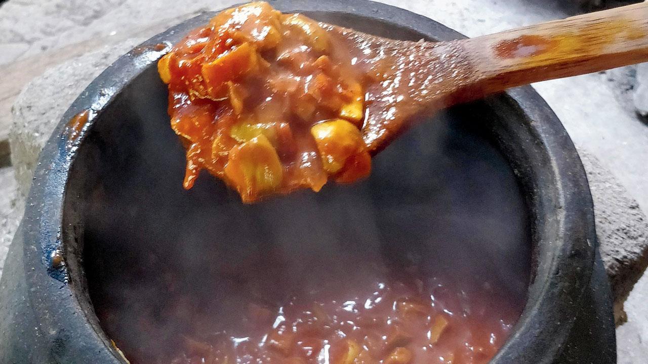 Cashew sorpotel is the vegetarian version of the original dish which uses pork offal. Goans would much rather use cashew apples to make urrack than sorpotel