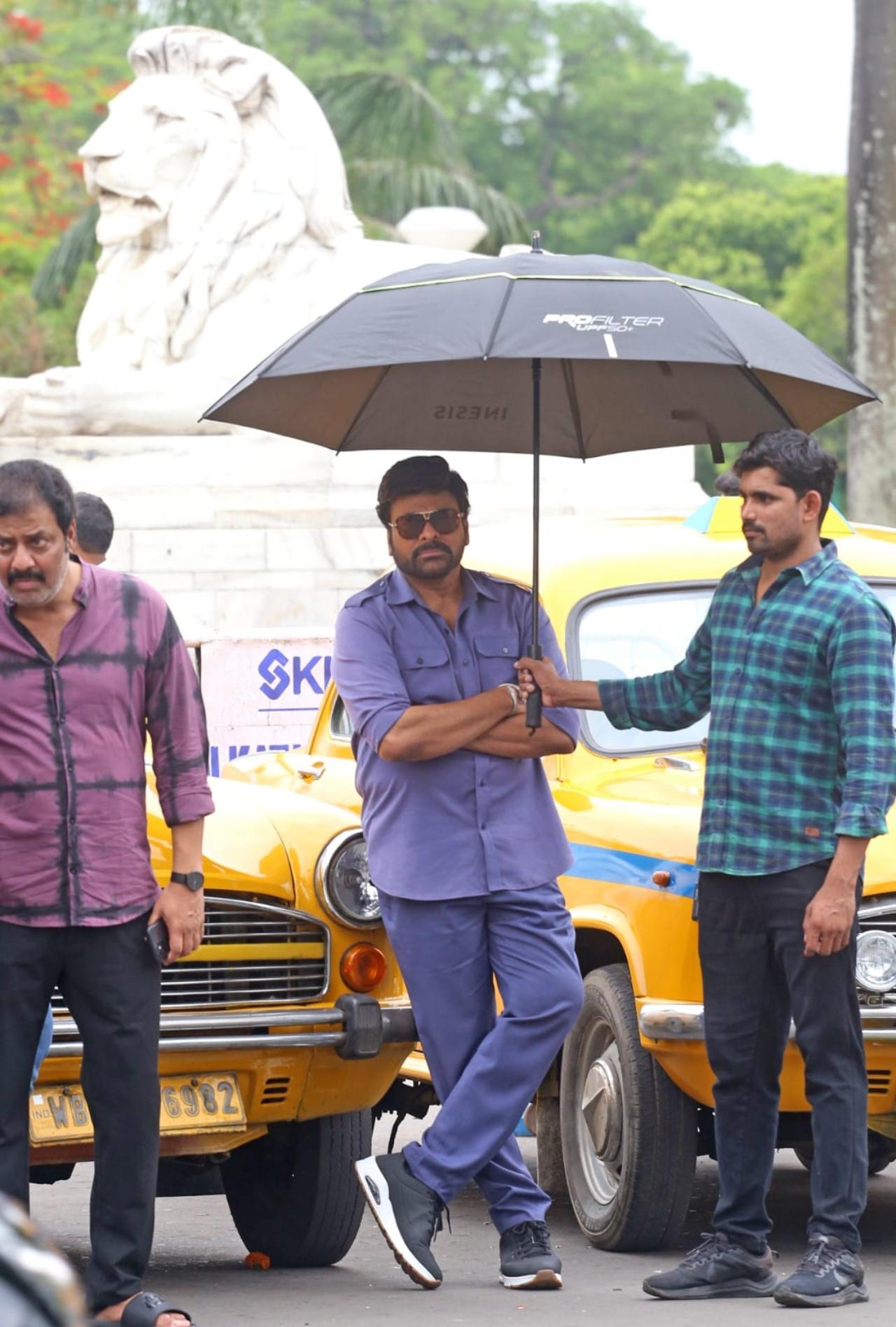 At Victoria Memorial, the crew shot a scene of Chiranjeevi rushing to help Tamannaah after she faces some issue with her car. Apart from the iconic location, the crew also shot at Chhotelal Ghaat, St. John’s Church and a floating hotel near BBD Bagh