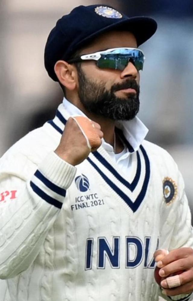 Kohli is at the second place in the list with 869 runs from 16 matches