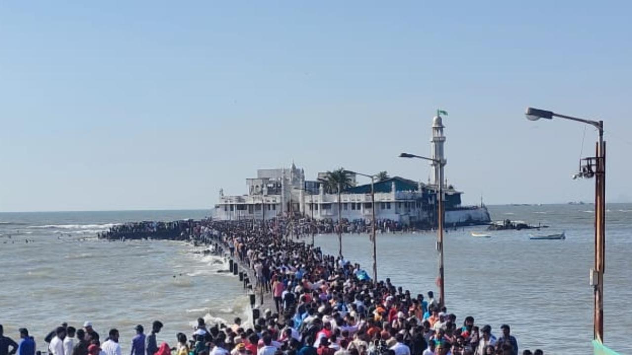 Haji Ali Dargah Trust issues public advisory for visitors during high tides