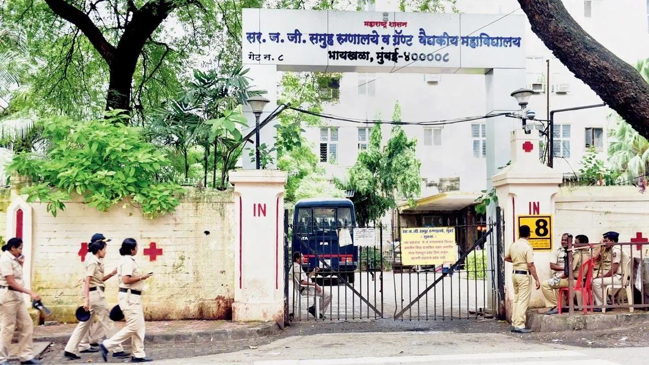 Mumbai: Resident doctors of JJ Hospital's Ophthalmology department allege injustice, committee to inquire