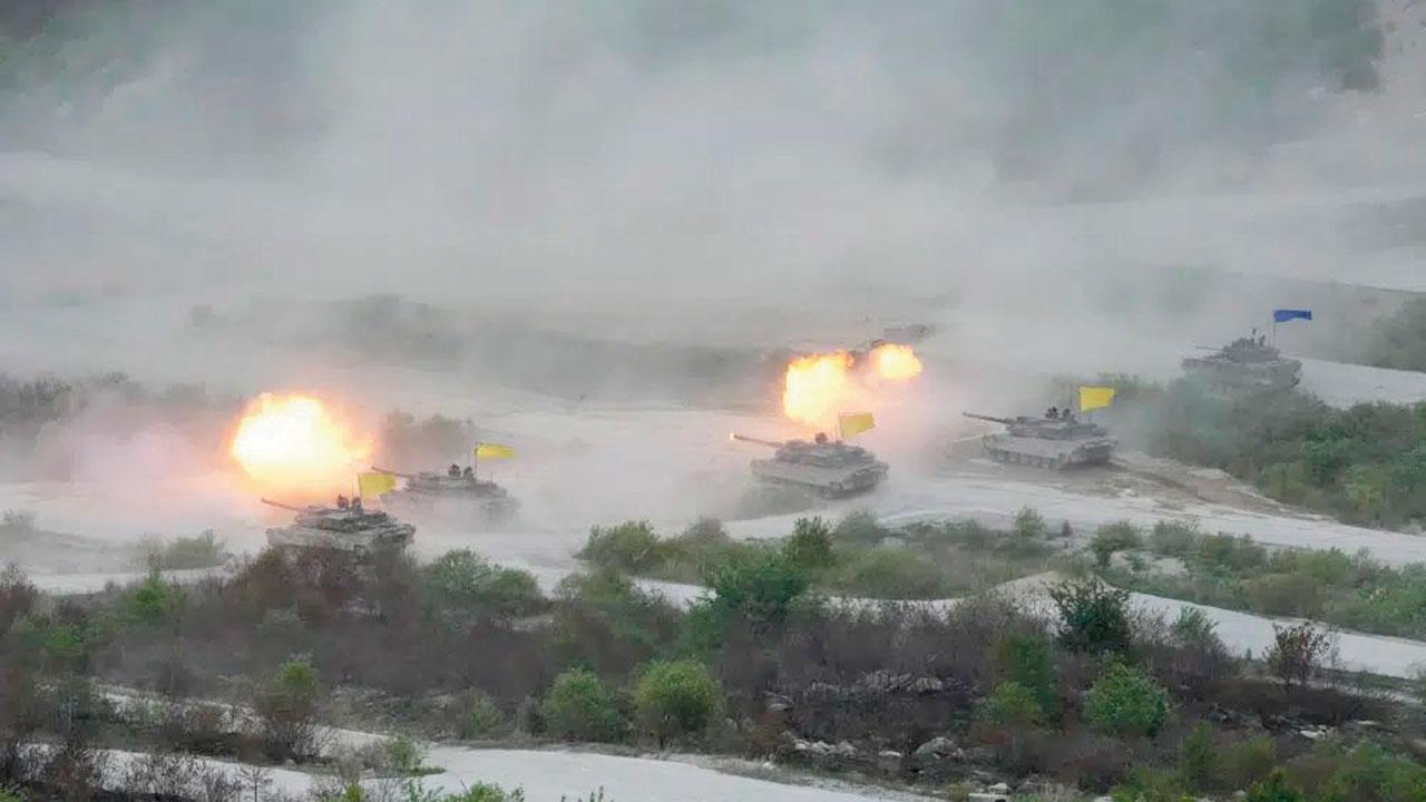 K-2 tanks fire during drills. Pics/AP