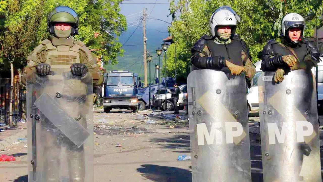 30 international peacekeepers injured in fierce clashes in Kosovo