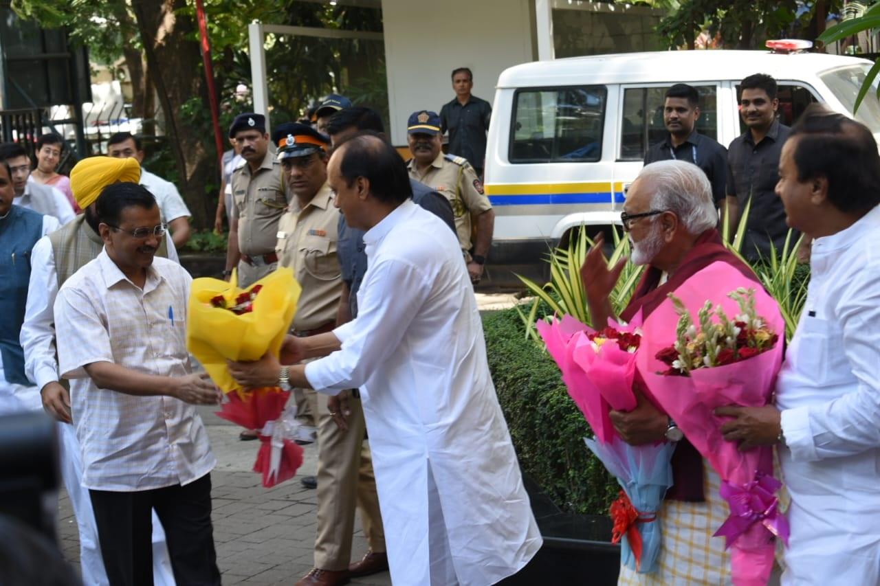 After meeting Thackeray, Kejriwal claimed the ordinance means the Narendra Modi government does not believe in the Supreme Court (Pic/Sameer Markande)