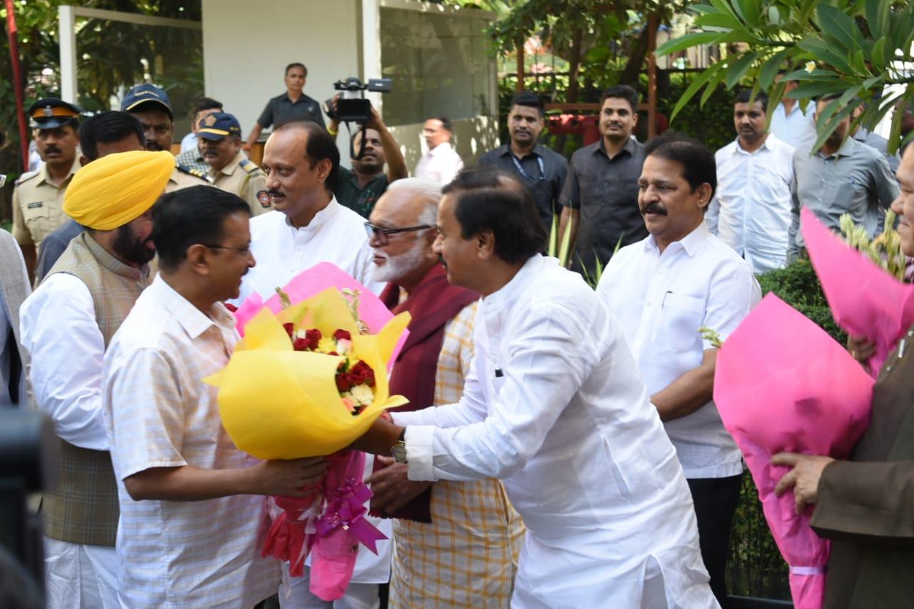 The ordinance, which came a week after the Supreme Court handed over the control of services in Delhi excluding police, public order and land to the elected government, seeks to set up a National Capital Civil Service Authority for transfer of and disciplinary proceedings against Group-A officers from the DANICS cadre (Pic/Sameer Markande)