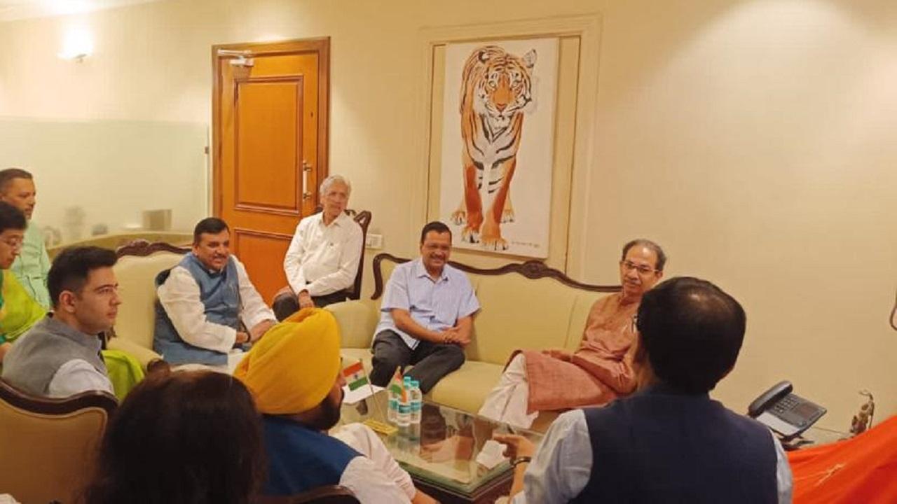 Delhi CM Arvind Kejriwal meets Uddhav Thackeray in Mumbai Delhi CM Arvind Kejriwal meets Uddhav Thackeray in Mumbai