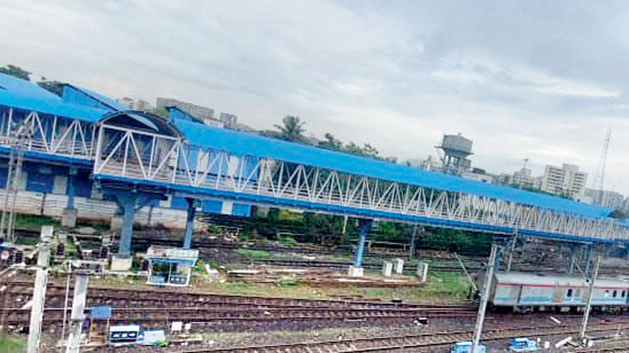 The skywalk between Bandra Terminus and Khar station