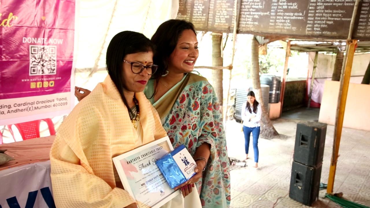 In a bid to give her son a better life, this single mom, who rebelled against domestic abuse is now an educator. Empowering numerous young children today is one of her life’s missions. The Mumbaikar along with her NGO team has reached out to lakhs of children spreading awareness on child safety, hygiene and education.