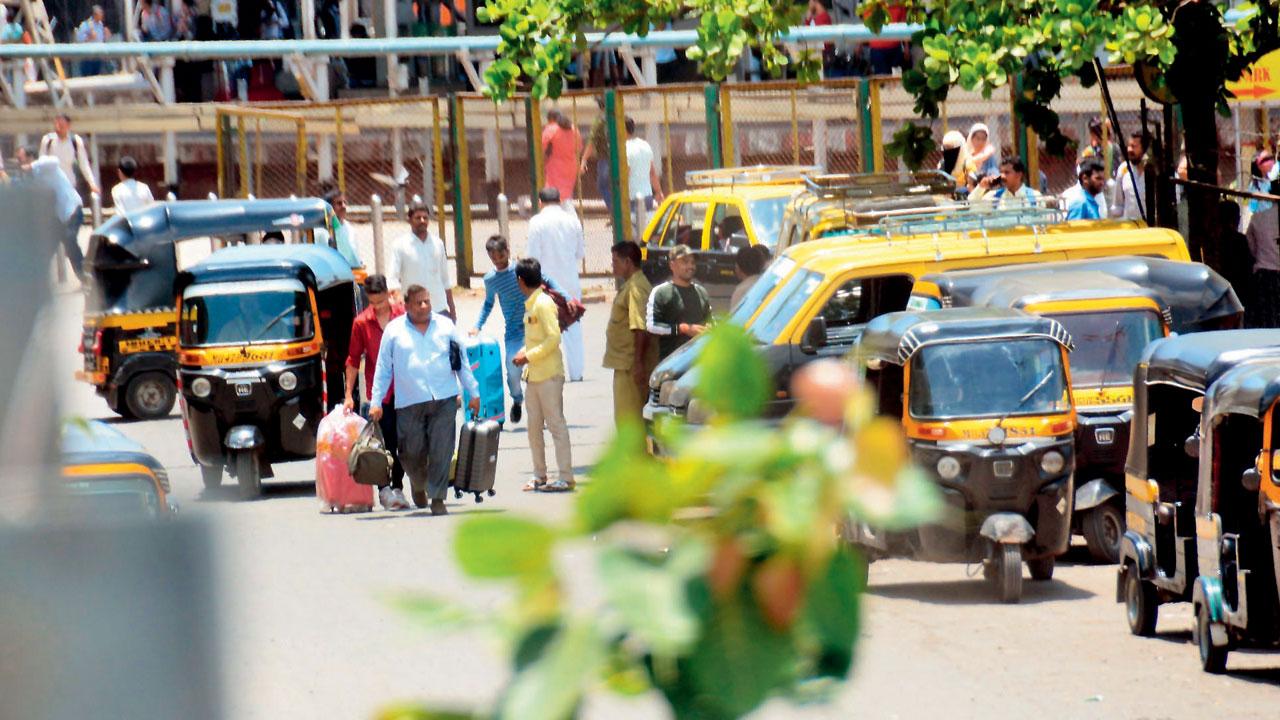 The auto-rickshaw stand at LTT. Pic/Sayyed Sameer Abedi