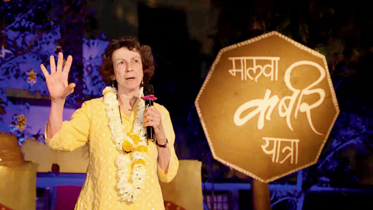 Octogenarian scholar Dr Linda Hess at the Malwa Kabir Yatra in 2020