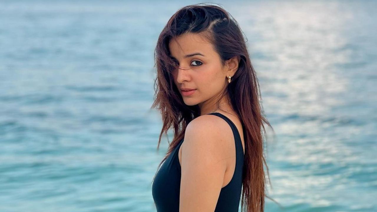 We all know Mahima Makwana is an island diva, and her favourite getaway island has got to be the Maldives. Mahima often gives her fans a sneak peek of her vacations as she dons the best beachwear to go along with the breathtaking sunsets.