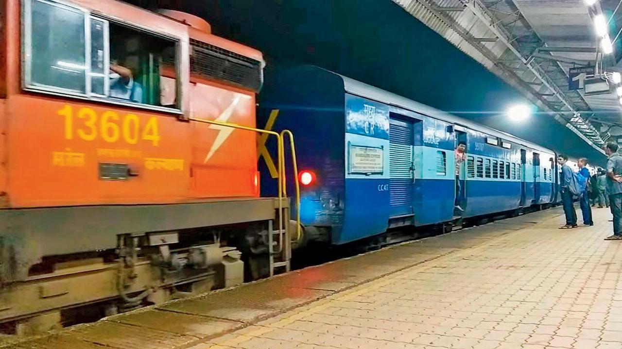 Mumbai: Woman assaulted, robbed on board Mangalore Express