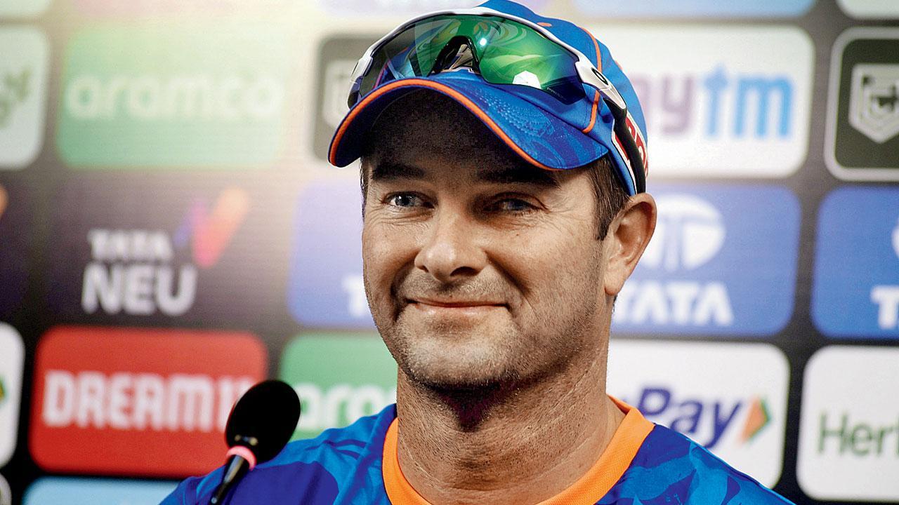 Mumbai Indians head coach Boucher refuses to blame bowlers: 'We fought till the end'