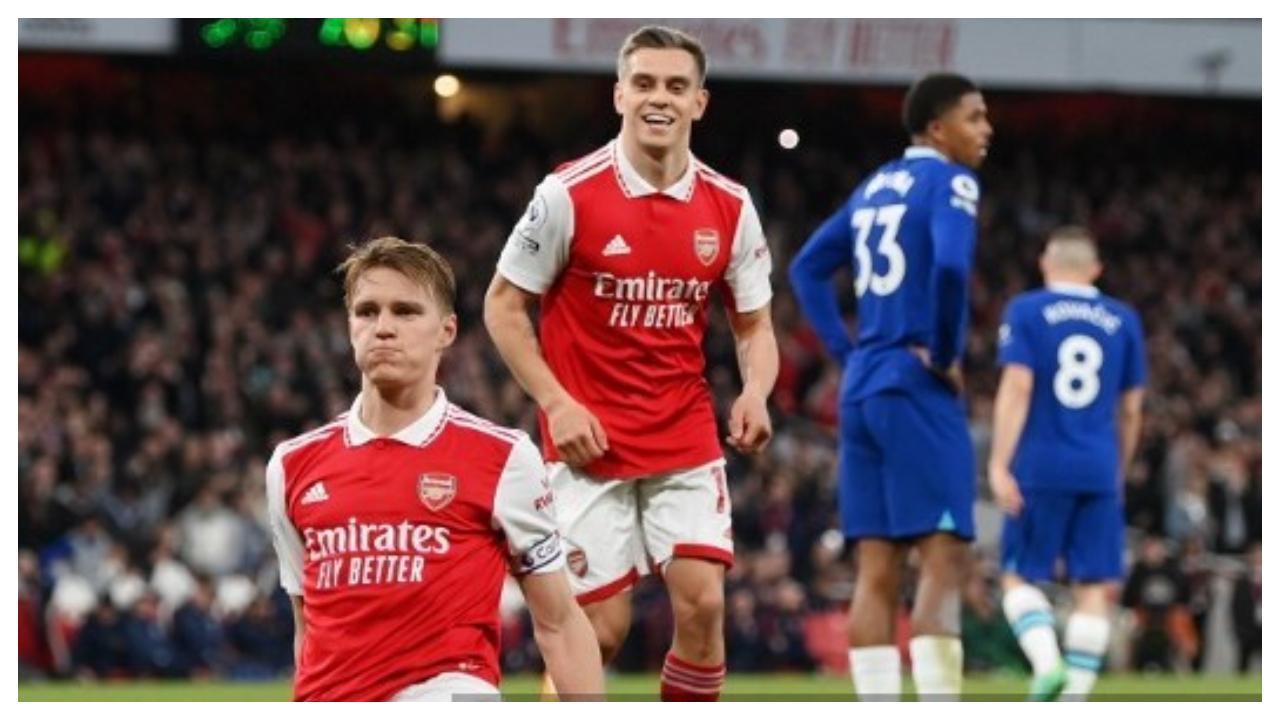 Arsenal beat Chelsea 3-1 to take league lead for now